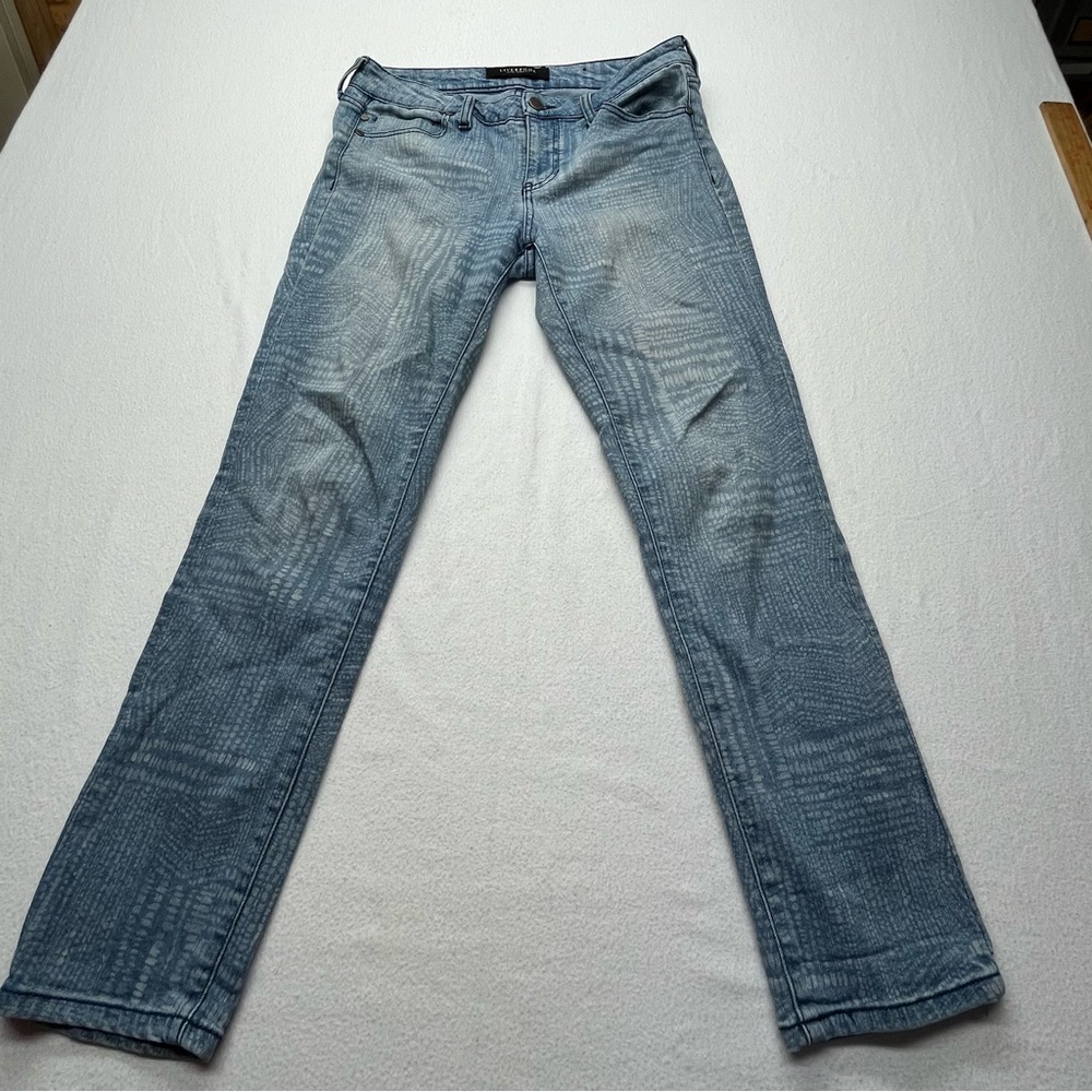 LIVERPOOL Jeans Co. Women's Size 6 Straight Fit Light Blue Textured Wash